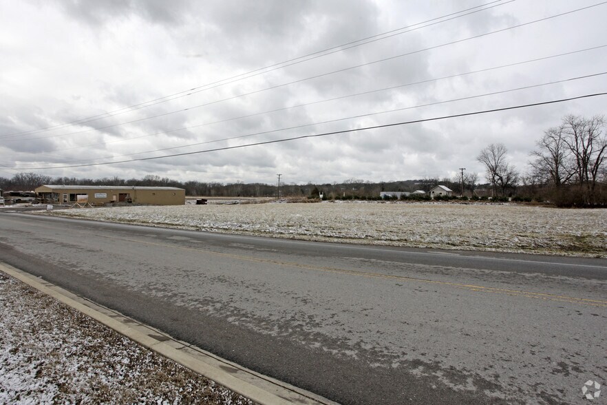 120 S Center Point Rd, Hendersonville, TN 37075