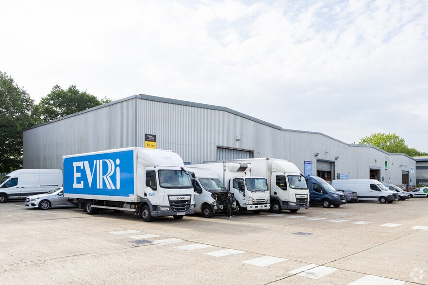 Whittle Way, Crawley for lease - Building Photo - Image 1 of 3