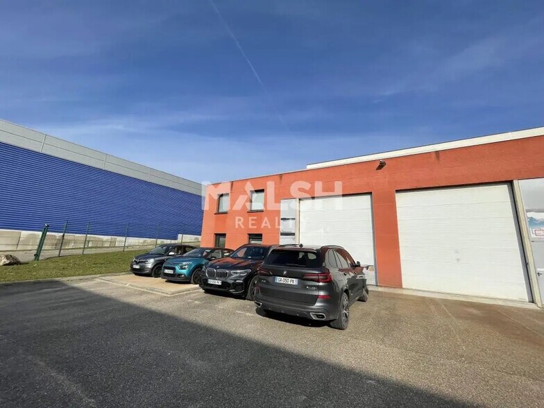 Flex in Brignais for sale - Building Photo - Image 1 of 9