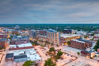 301 N Neil St, Champaign, IL - AERIAL  map view