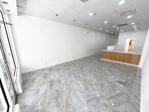 483 Mandalay Ave, Clearwater Beach, FL for lease Interior Photo- Image 2 of 15