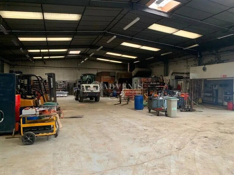 Flex in Saint-Ouen for sale - Building Photo - Image 3 of 7