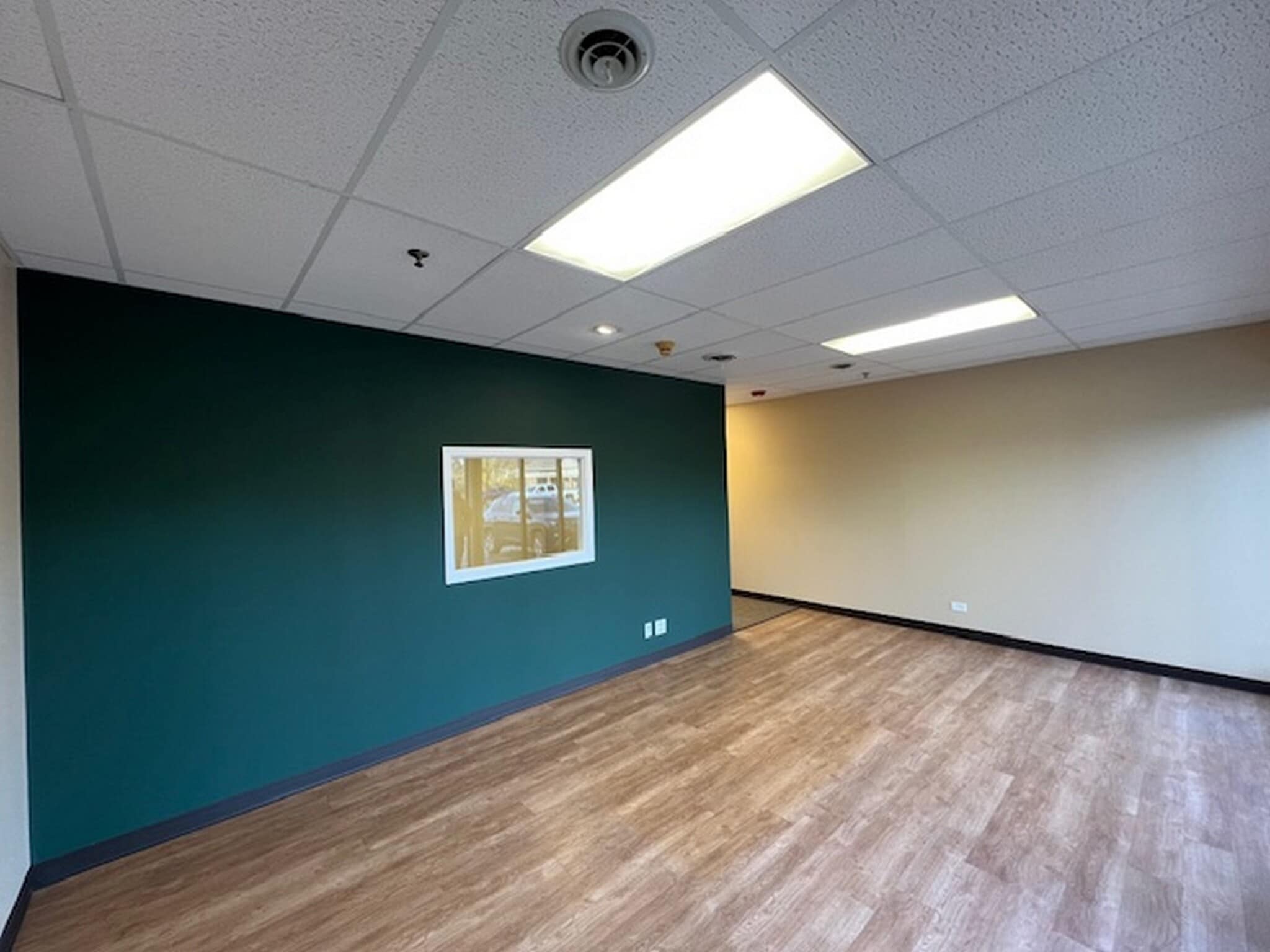 1114 N Main St, Algonquin, IL for lease Interior Photo- Image 1 of 8