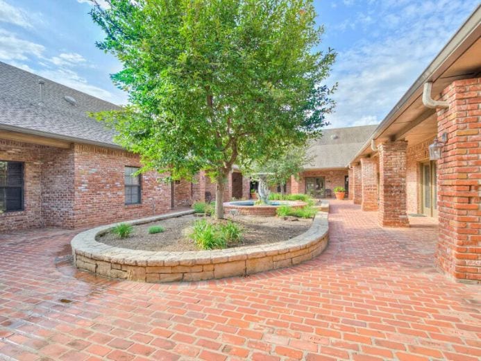 1300 E 9th St, Edmond, OK for lease - Building Photo - Image 2 of 4