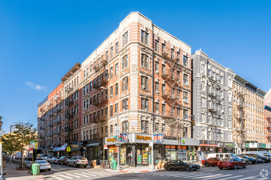 210 Rivington St, New York, NY for lease - Primary Photo - Image 2 of 4