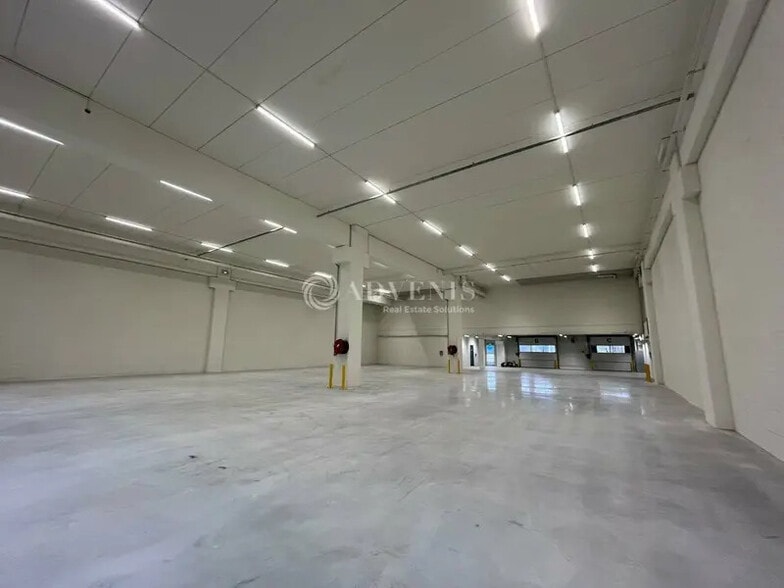 16 Chemin Des Carouges, Bondy for lease - Interior Photo - Image 3 of 7