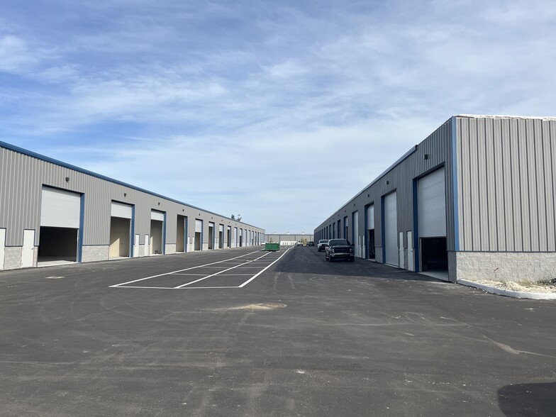 16261 Pine Ridge Rd, Fort Myers, FL for lease - Building Photo - Image 3 of 10