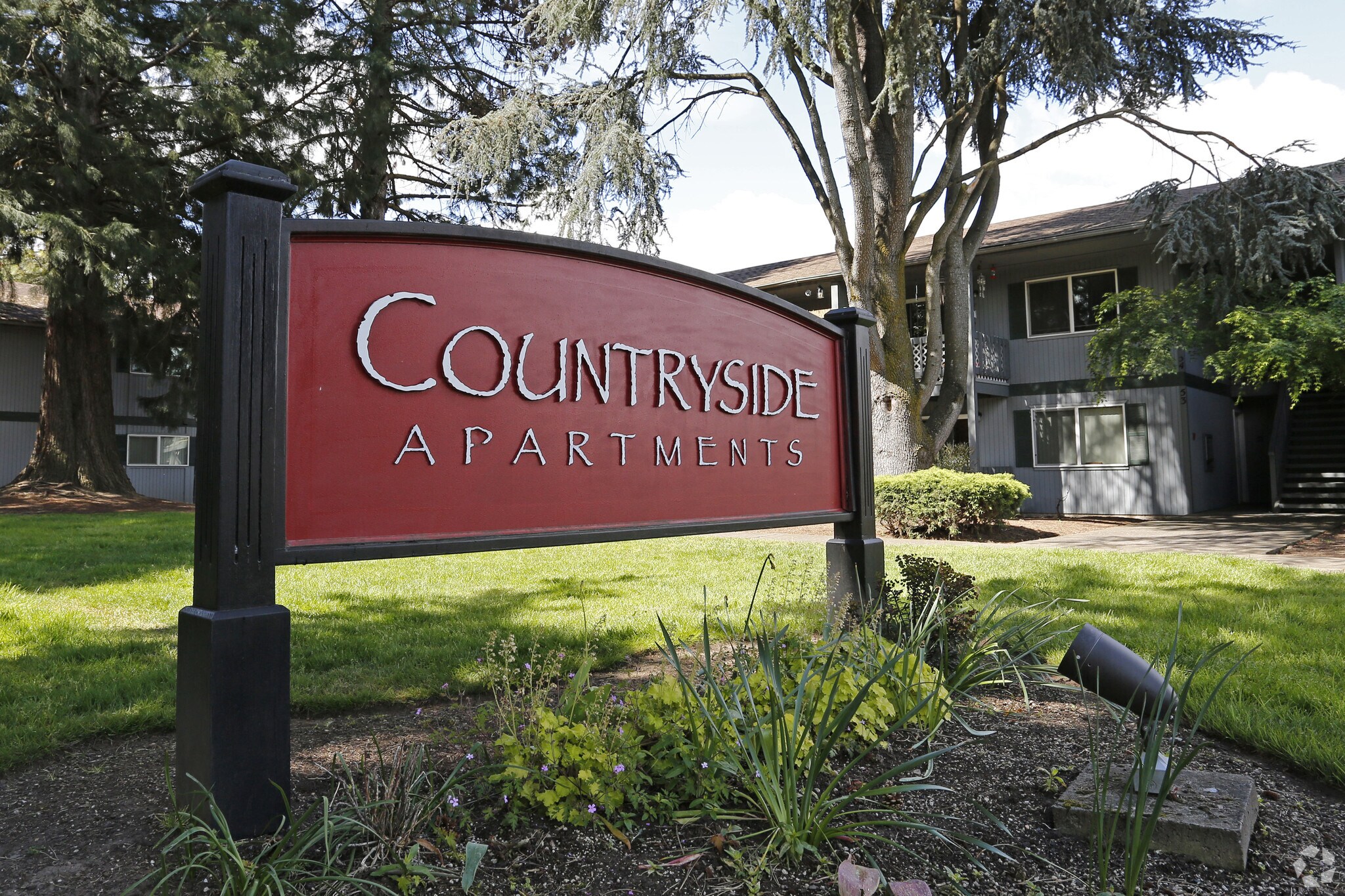 565 Harlow Rd, Springfield, OR for sale Primary Photo- Image 1 of 1