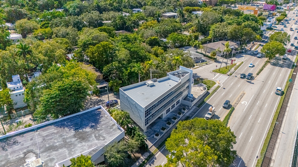 2424 S Dixie Hwy, Coconut Grove, FL for sale - Building Photo - Image 3 of 98