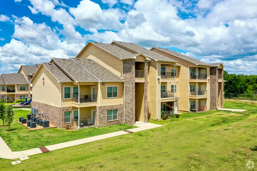 2410 W Jack Finney Blvd, Greenville, TX for sale - Primary Photo - Image 1 of 1