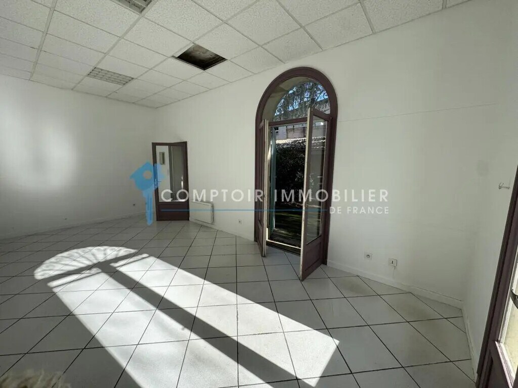 Location Local d'activités 30 m² - Photo 1