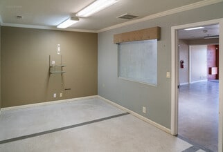 815-817 N Central Ave, Medford, OR for lease Interior Photo- Image 1 of 6