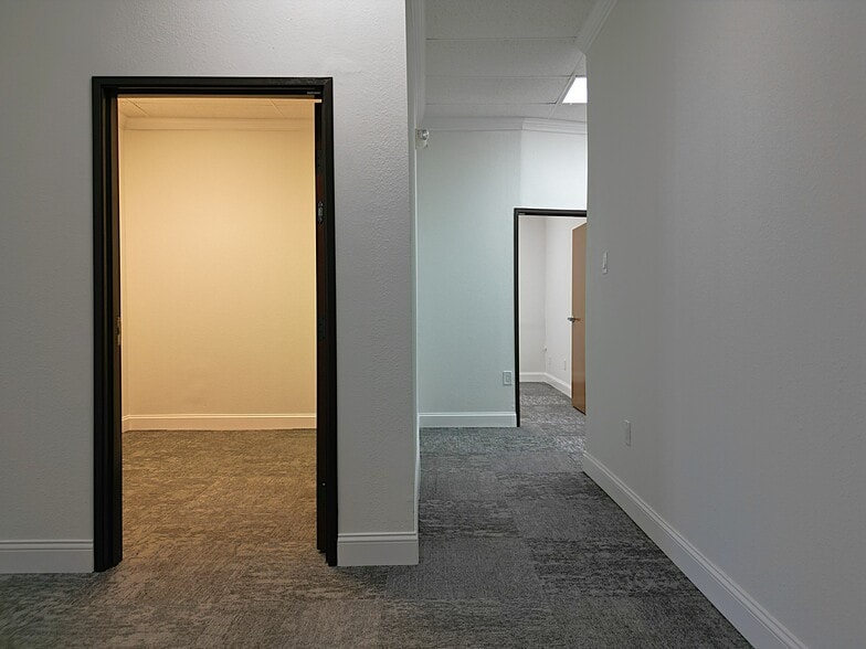 16628 Sea Lark Rd, Houston, TX for sale - Building Photo - Image 3 of 6