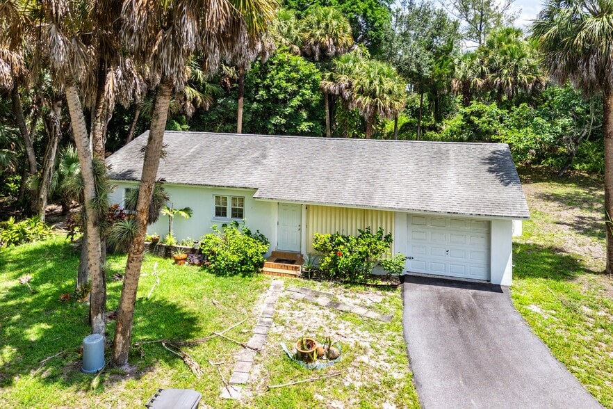 7923 Mahogany Ln, West Palm Beach, FL for sale - Building Photo - Image 2 of 22