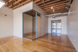 1625-1627 Oak St, Kansas City, MO for lease Interior Photo- Image 2 of 5