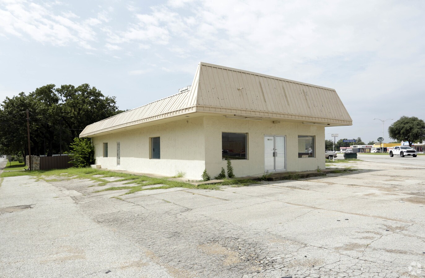 5149 River Oaks Blvd, River Oaks, TX 76114