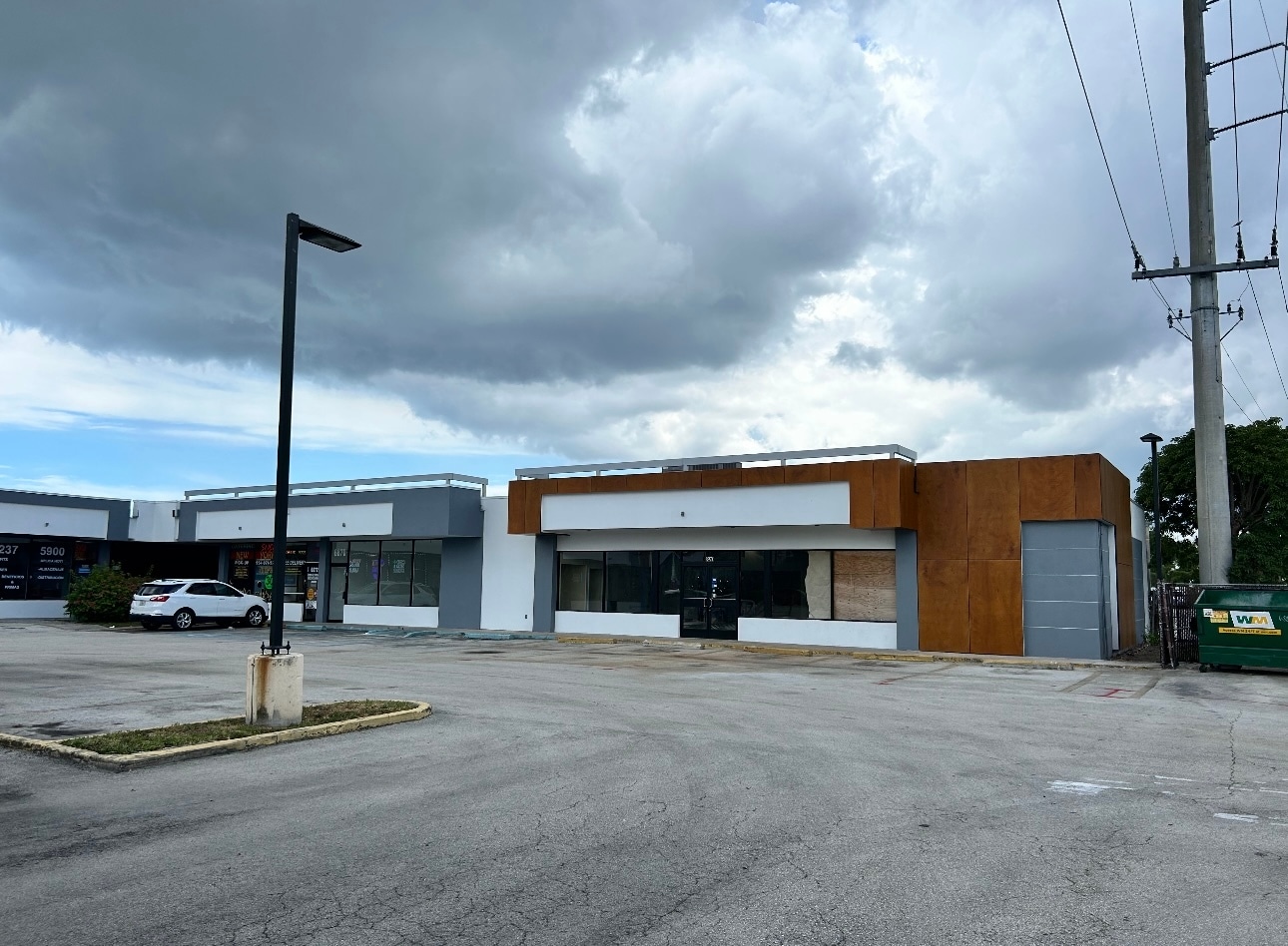 6890 N Powerline Rd, Pompano Beach, FL for lease Building Photo- Image 1 of 21