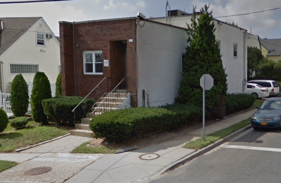 938 Rockaway Ave, Valley Stream, NY 11581