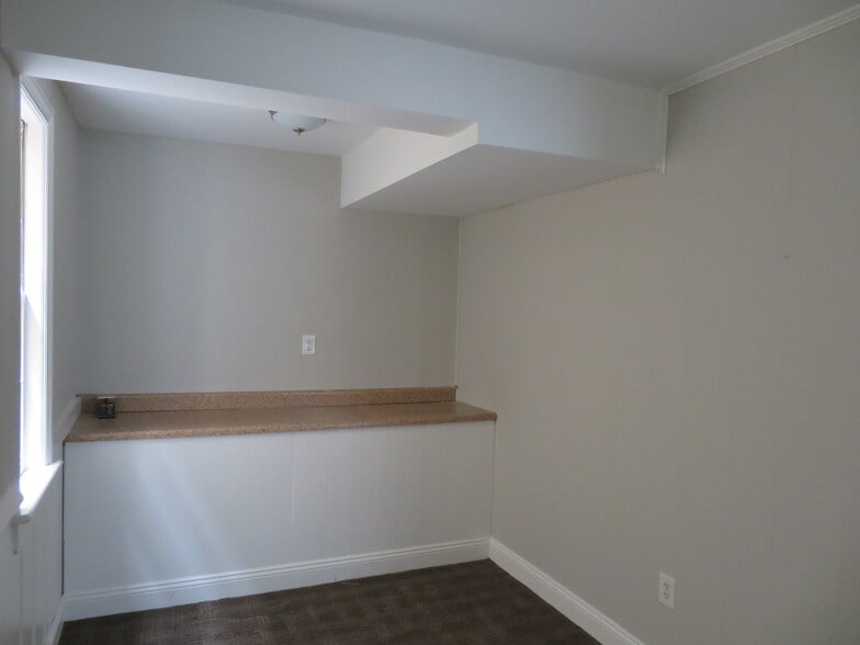 134 Pickwick Ave, Colonial Heights, VA for lease - Primary Photo - Image 1 of 4