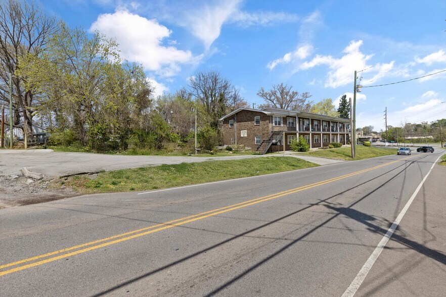2523 Cedar Ln, Knoxville, TN for sale - Building Photo - Image 3 of 23