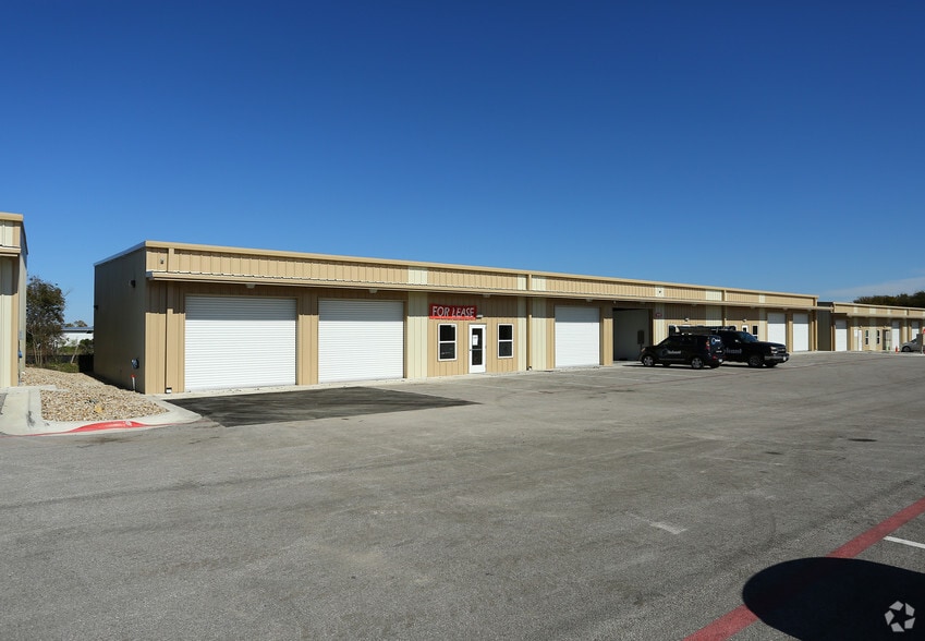 10421 Old Manchaca Rd, Austin, TX for lease - Building Photo - Image 1 of 3