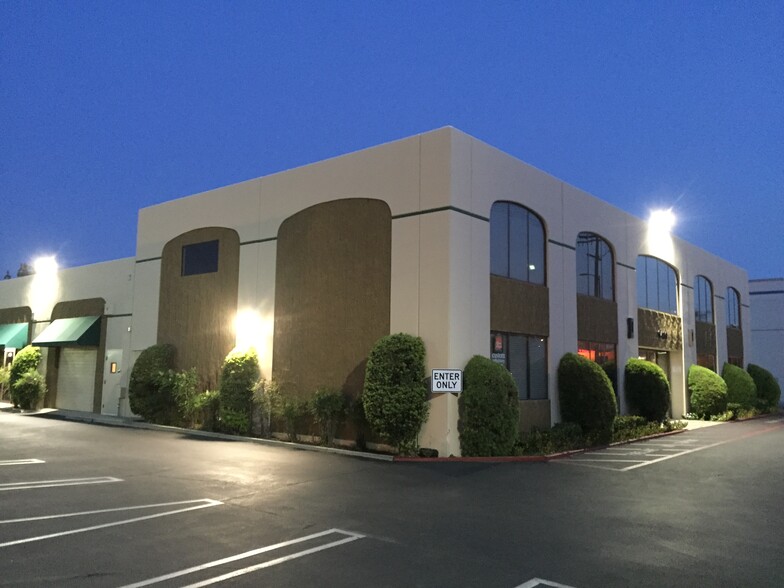 6430 Variel Ave, Woodland Hills, CA for lease - Building Photo - Image 2 of 8