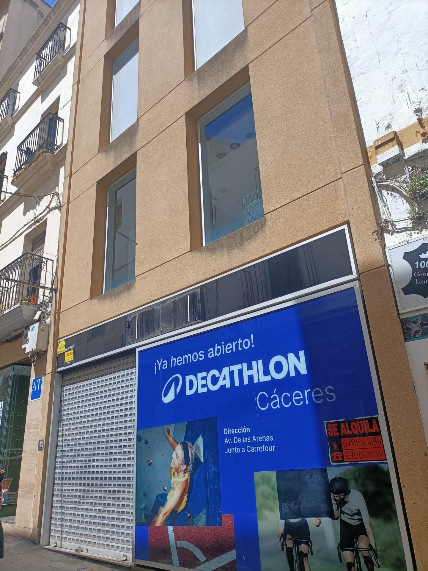 Retail in Cáceres for lease Building Photo- Image 1 of 11