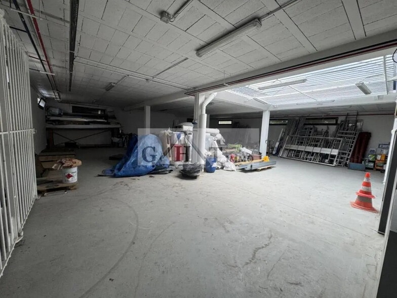 Industrial in Boissy-Saint-Léger for sale - Interior Photo - Image 3 of 7