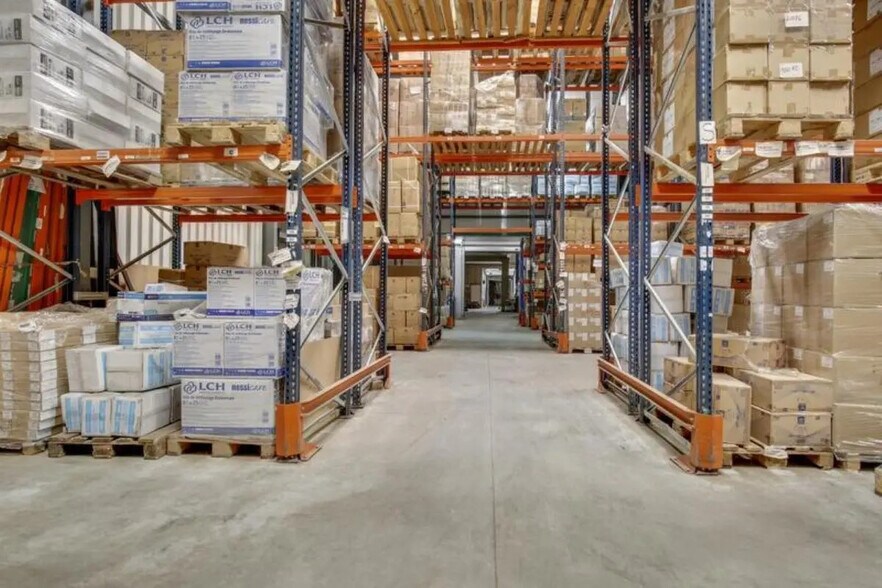 Industrial in Goussainville for sale - Building Photo - Image 3 of 6