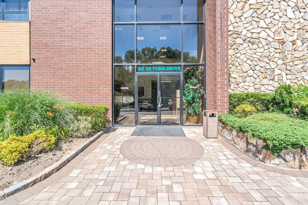 80 Skyline Dr, Plainview, NY 11803