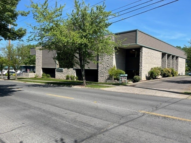 1175 E Main St, Medford, OR for lease Building Photo- Image 1 of 5