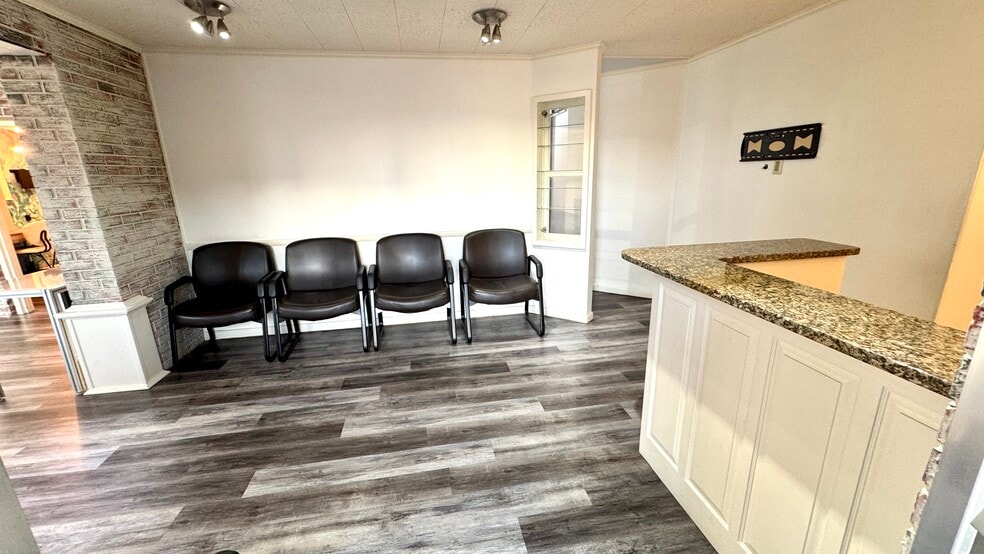 211 N 5th St, Mcalester, OK for sale - Lobby - Image 2 of 20