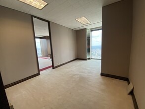 1700 Pacific Ave, Dallas, TX for lease Interior Photo- Image 2 of 7