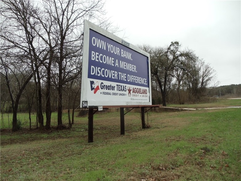 1712 Chestnut St, Bastrop, TX for sale - Building Photo - Image 3 of 15