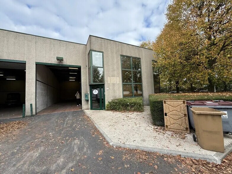 Flex in Villepinte for lease - Building Photo - Image 1 of 4