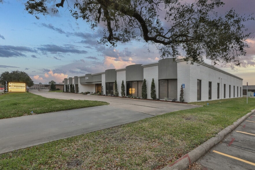 1234 Bay Area Blvd, Houston, TX for lease - Building Photo - Image 2 of 9