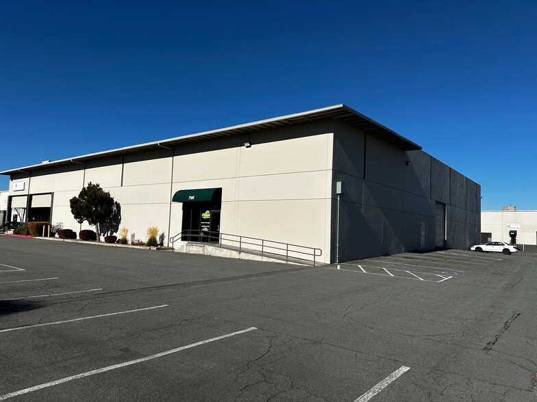 700-798 E Glendale Ave, Sparks, NV for lease - Building Photo - Image 2 of 6