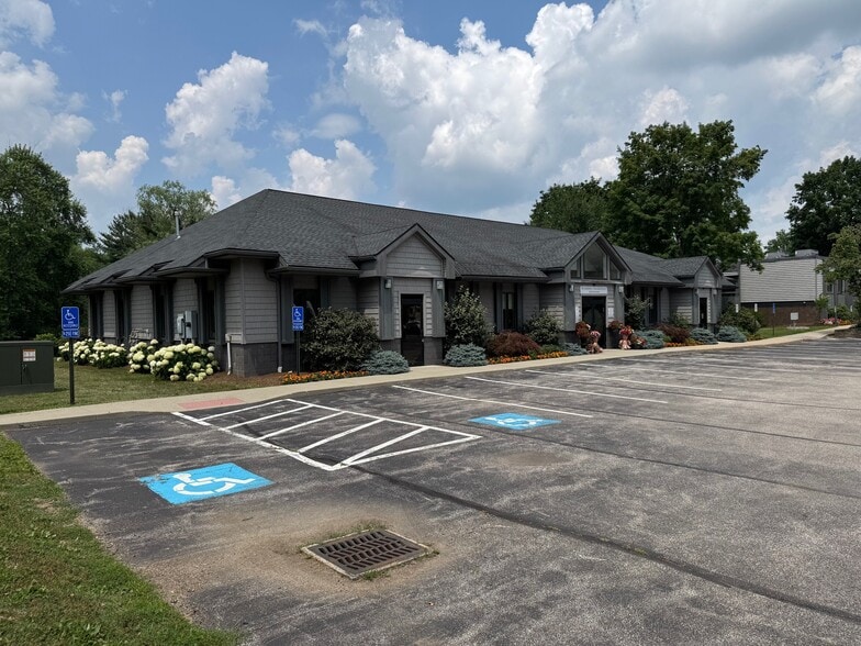 4332 S Cleveland Massillon Rd, Norton, OH for lease - Building Photo - Image 2 of 9