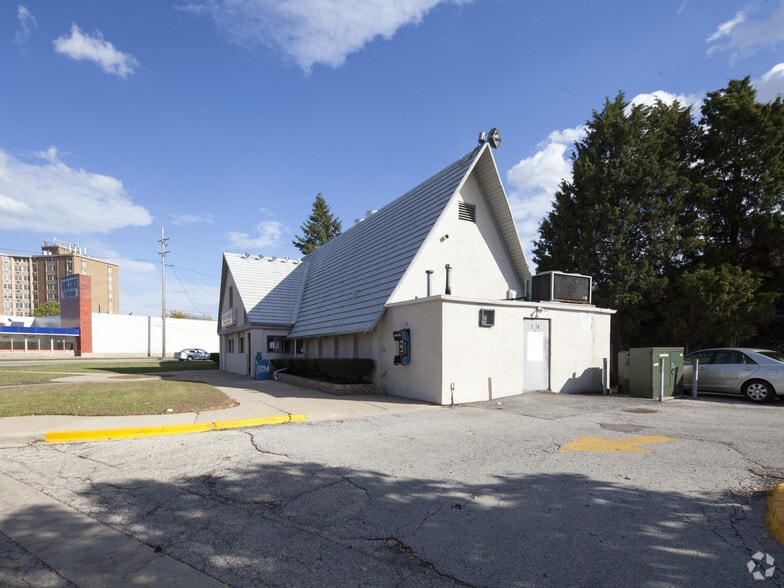 9206 N Milwaukee Ave, Niles, IL for sale - Building Photo - Image 2 of 3