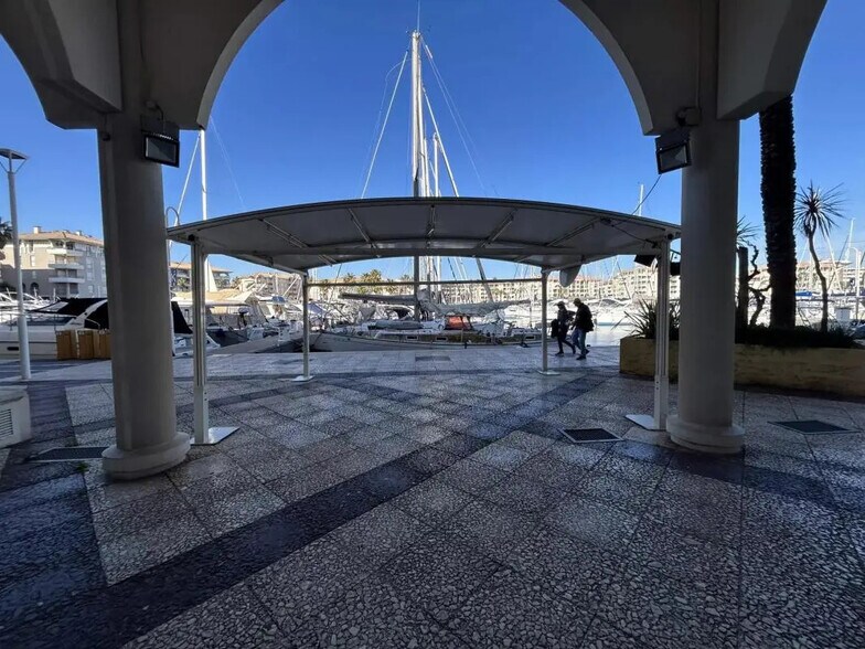58 Quai D'Octave, Fréjus for lease - Building Photo - Image 2 of 10