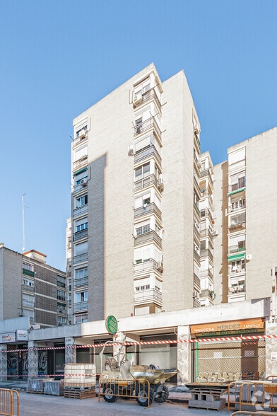Zona Aluche, Madrid, Madrid for sale - Primary Photo - Image 1 of 1