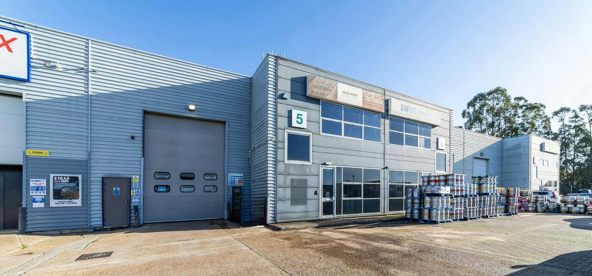 Bonehurst Rd, Redhill for lease Building Photo- Image 1 of 4