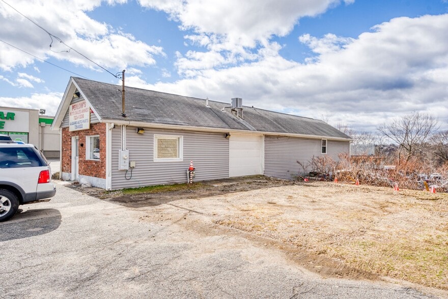 589 Pawtucket Ave, Pawtucket, RI for lease - Building Photo - Image 2 of 12