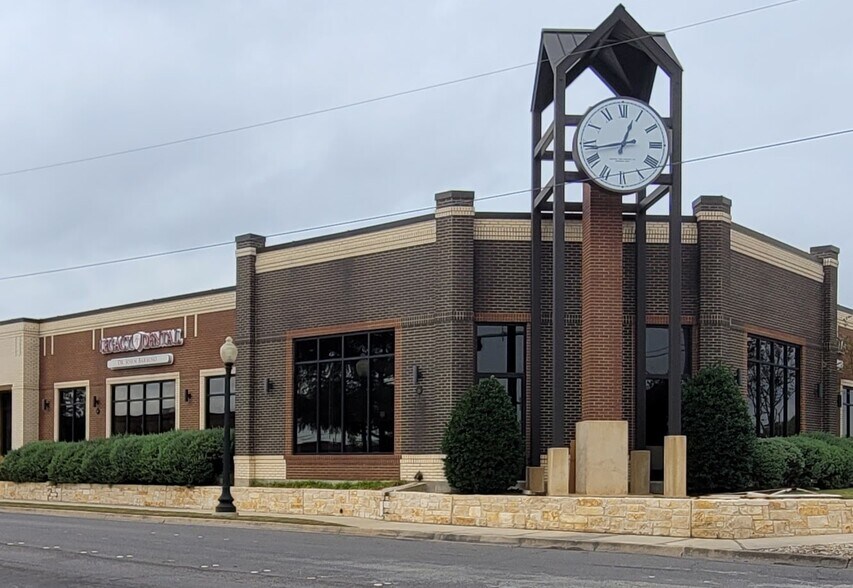 101 NW Renfro St, Burleson, TX 76028