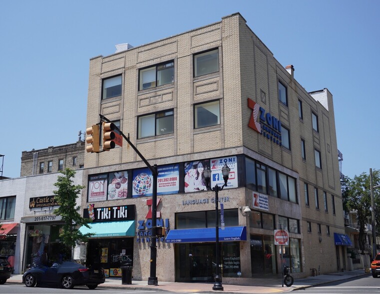 5617-5619 Bergenline Ave, West New York, NJ for lease - Building Photo - Image 1 of 4