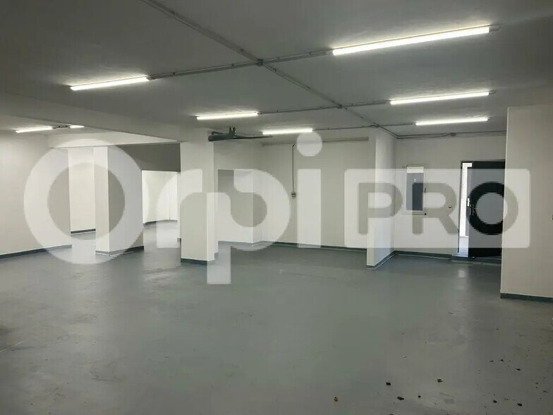 Flex in Guibeville for lease - Interior Photo - Image 1 of 12