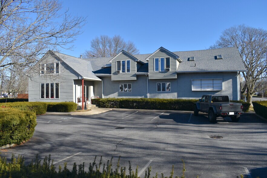 620 6th St, West Babylon, NY 11704 Office for Lease