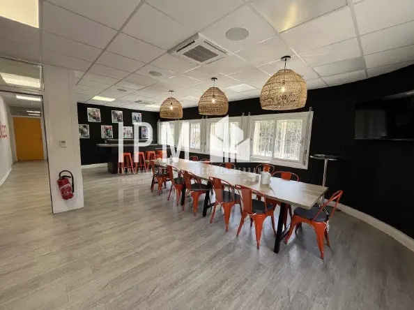 Office in Vitrolles for lease - Interior Photo - Image 2 of 8