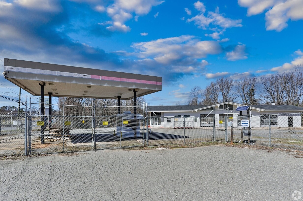 4642 Wilkinson Blvd, Charlotte, NC 28208