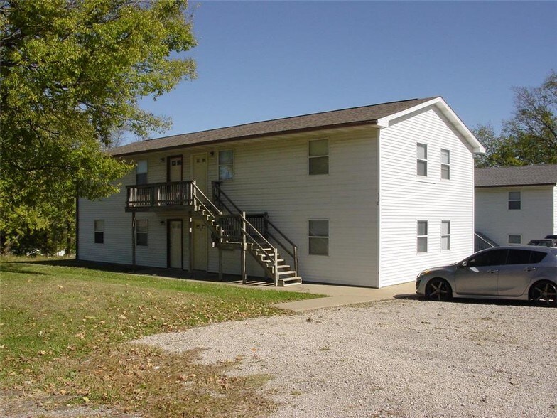 110 N Madison Ave, Knob Noster, MO 65336